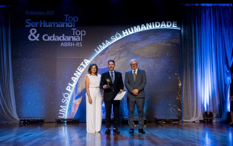 Isabel Degrazia, vice-presidente da ABRH-RS, Pedro Bartelle, CEO da Vulcabras, e Pedro Fagherazzi, presidente da ABRH-RS | abc+