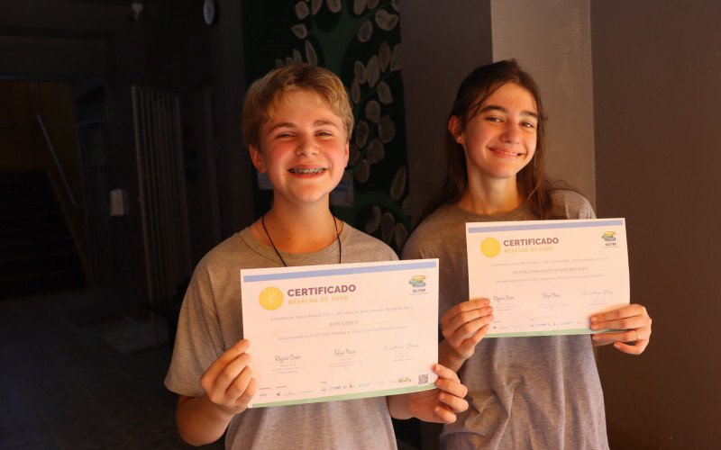 Alunos de escolas de Morro Reuter s&atilde;o aprovados na Olimp&iacute;ada Brasileira de Educa&ccedil;&atilde;o Financeira. &Eacute;rik gabaritou a prova e Beatriz tamb&eacute;m foi medalhista