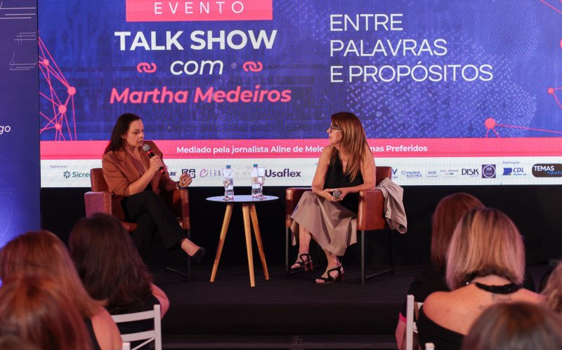 Talk show da Martha Medeiros ocorreu no auditório nobre da CDL-NH | abc+