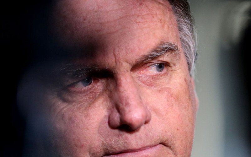 Bolsonaro tem crise de soluço e passa por atendimento médico na prisão | abc+