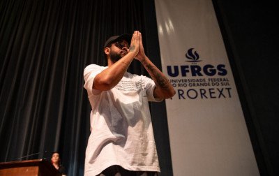 Emicida recebe título de Doutor Honoris Causa da UFRGS