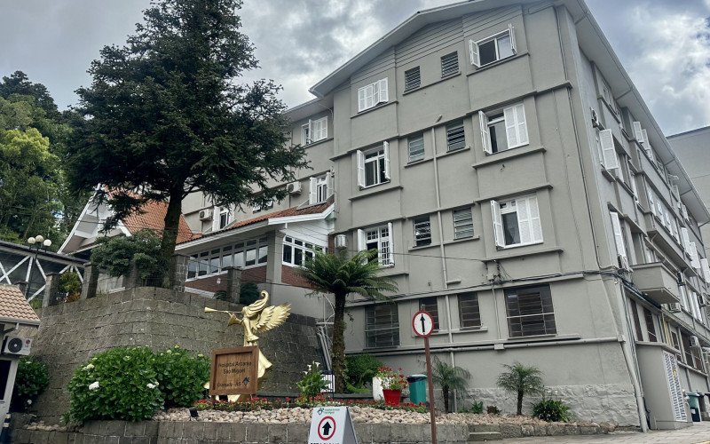 Empresário investigado no caso do Banco Master tentou comprar hospital de Gramado em 2021