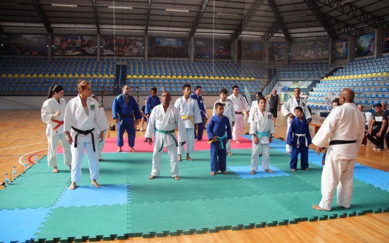 Integrantes do Programa Acolher do Judô de Campo Bom, participaram da aula junto aos atletas da Acergs