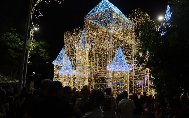 Árvore de Natal iluminada e chegada do Papai Noel: Programação natalina toma conta da região neste fim de semana | abc+
