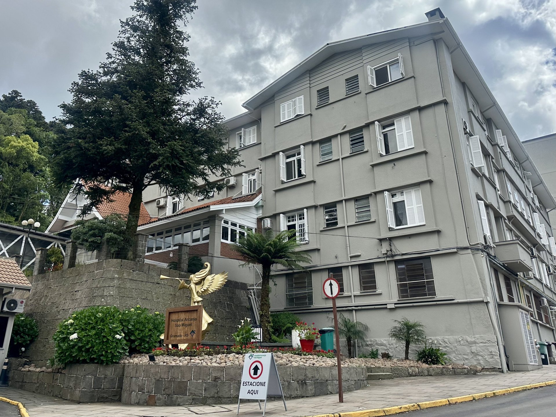 Empres&aacute;rio investigado no caso do Banco Master tentou comprar hospital de Gramado em 2021