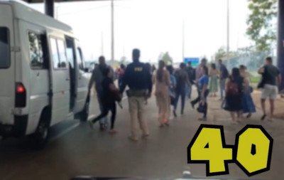 VÍDEO: "Coração de mãe?"; van transporta 40 pessoas em veículo com capacidade para 16