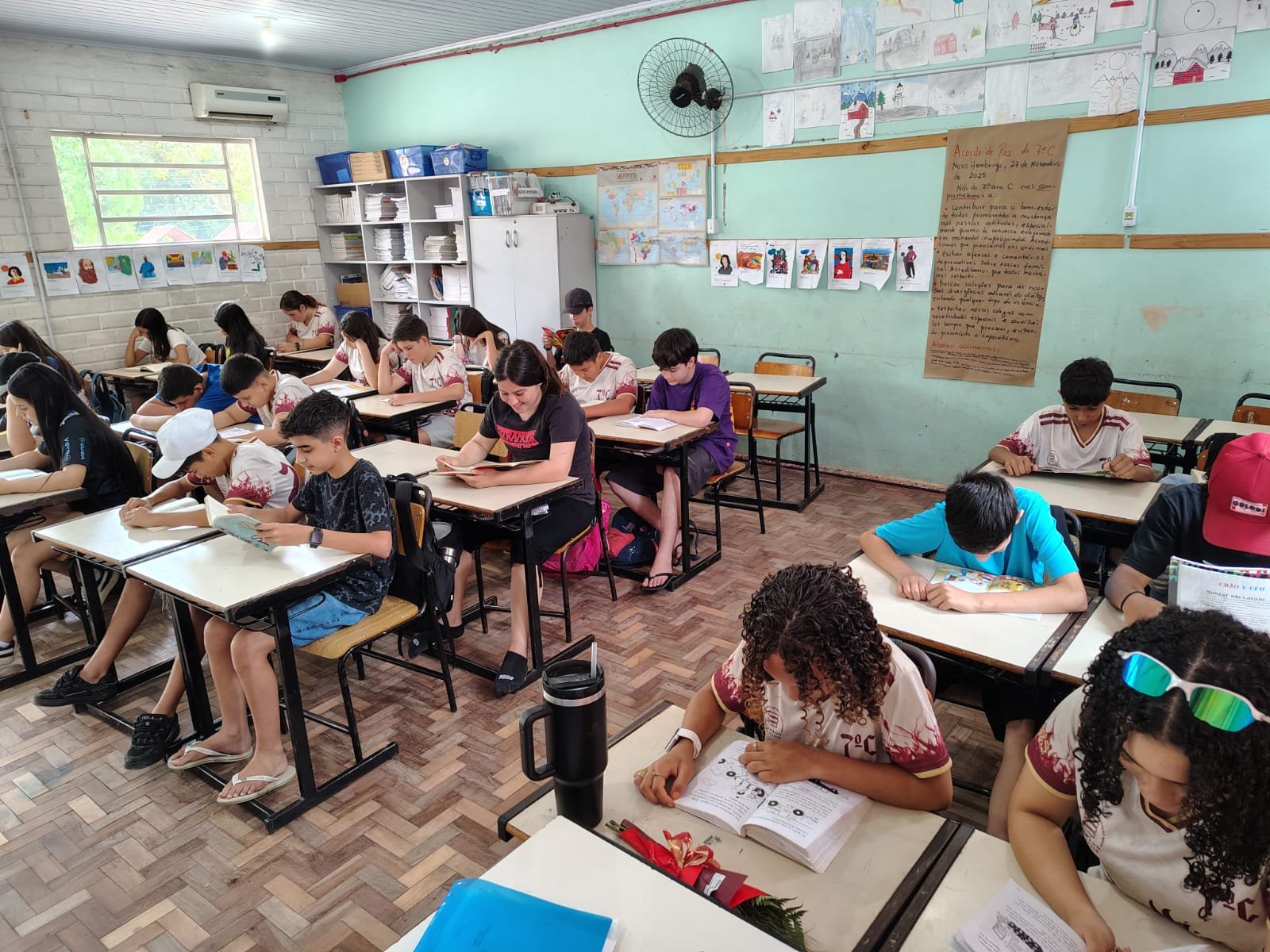 Estudantes podem escolher os livros que estão na sala de aula | abc+