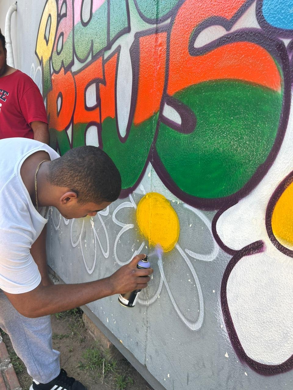 Alunos participaram do momento de grafitagem | abc+