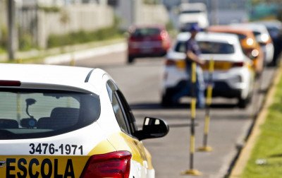 "A preocupação é com o trânsito daqui para a frente": Sindicato alerta para riscos de modelo que reduz horas práticas para obter CNH