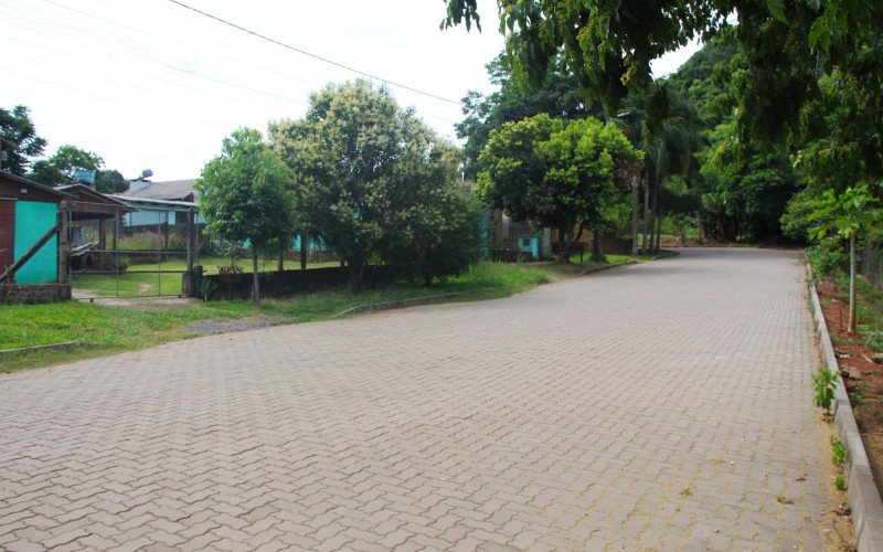 Rua Arthur Pedrinho Santarine, em Estância Velha, recebeu a pavimentação comunitária em 2024