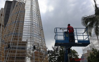Confira quando maior árvore de Natal do RS ficará pronta em Novo Hamburgo
