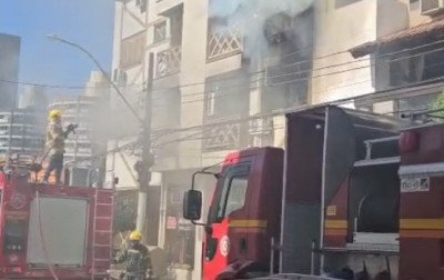 VÍDEO: Incêndio atinge prédio no Centro de São Leopoldo e duas pessoas são socorridas