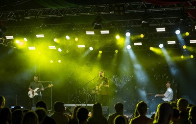 Valente volta aos palcos após seis anos em apresentação marcada por músicas inéditas e reencontro com o público