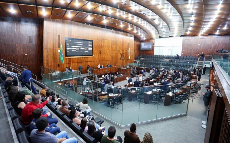 Orçamento de 2026 é aprovado sob divisão no plenário | abc+