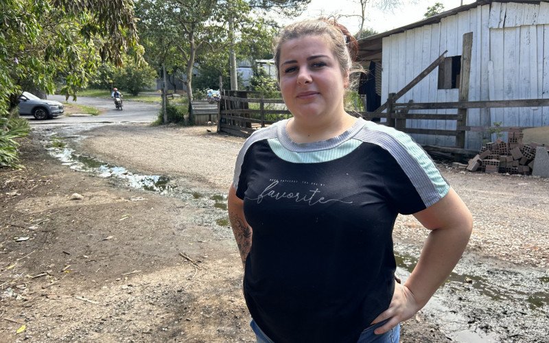 Cristiele Rangel da Silva afirma que os moradores não aguentam mais conviver com o problema