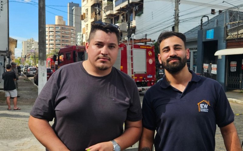 Talison e Lucas ajudaram a retirar pessoas do prédio em chamas