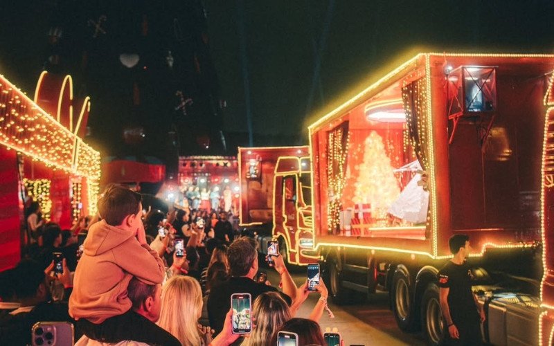 Caravana de Natal da Coca-Cola desfila por 22 cidades do RS | abc+
