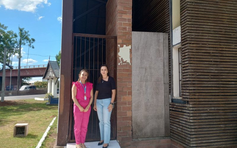 vice-prefeita e secretária de Desenvolvimento Econômico, Turístico e Tecnológico Regina Caetano e Michele Desutti, diretora de desenvolvimento