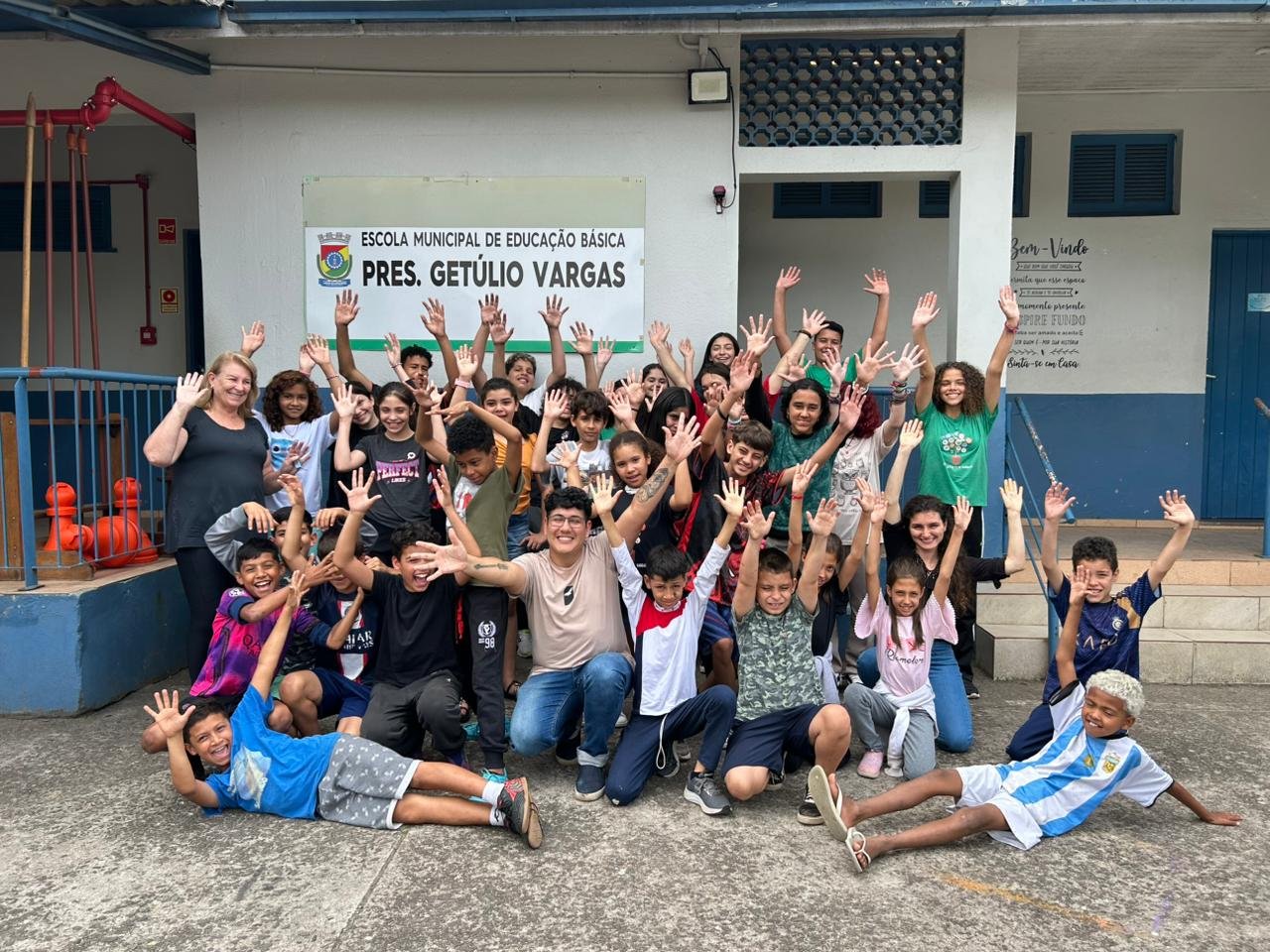 Parte dos alunos que participam da oficina de dança | abc+