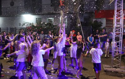 Natal de rua encanta crianças e adultos em bairro de Novo Hamburgo