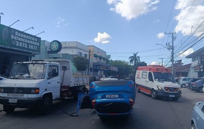 VÍDEO: Acidente no bairro Niterói, em Canoas, deixa uma mulher ferida