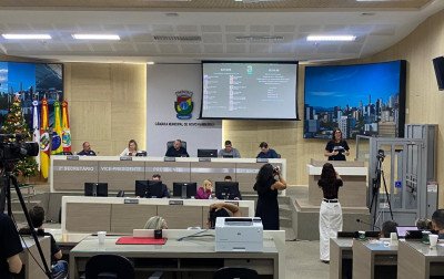 Saúde e Educação lideram investimentos no orçamento de 2026 aprovado pela Câmara