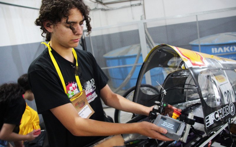 Émerson apresenta o Eifchar, um protótipo de carro elétrico de corrida