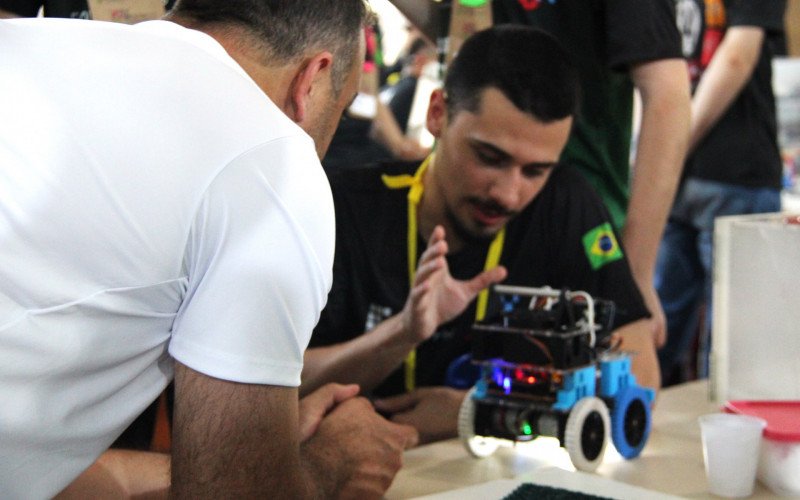 Torcidas, robôs e tecnologia transformam o IFSul em arena de inovação em Novo Hamburgo
