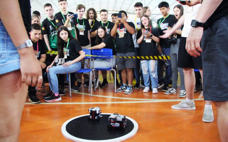 Competição de robótica mexeu com as torcidas no IFSul Novo Hamburgo | abc+