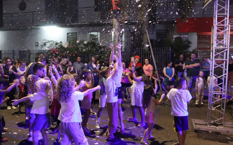 Encanto de Natal leva festividades a Rua 3 de Outubro