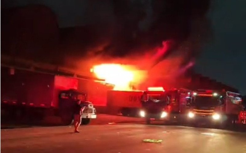 Incêndio atinge o Ceasa do RJ nesta quarta-feira (3) | abc+
