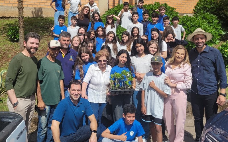 Projeto Hortênsias inicia atividades em Gramado com alunos da Escola Mosés Bezzi