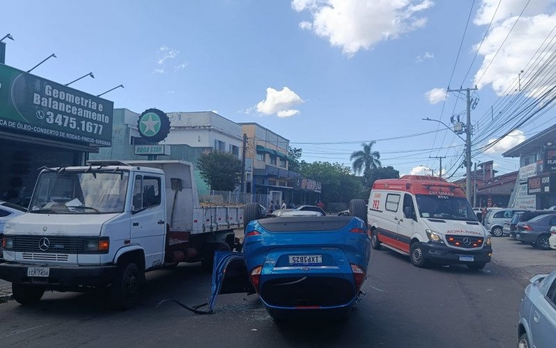 Acidente bloqueou o trânsito na Avenida Venâncio Aires, em Canoas | abc+