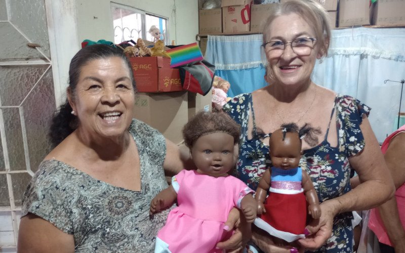 Maria Elisabeth junto com a voluntária Cenira Rubert Fritz 