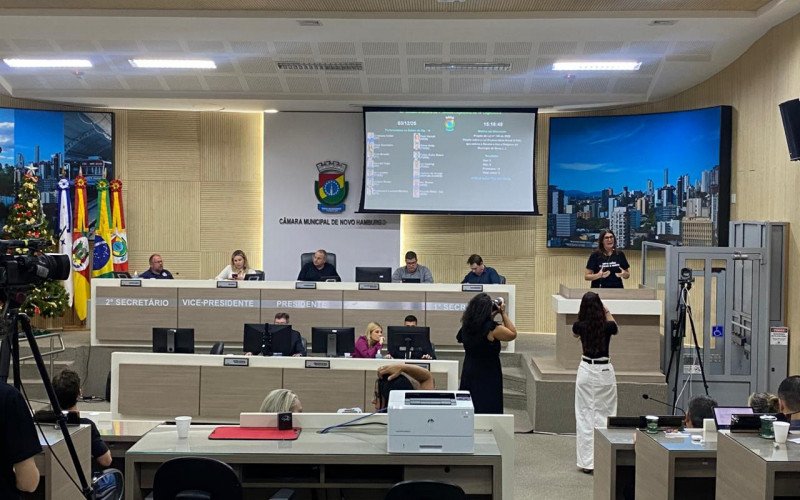 Veto a propostas sobre políticas para mulheres e idosos marcou a sessão que aprovou o orçamento de Novo Hamburgo para 2026 | abc+