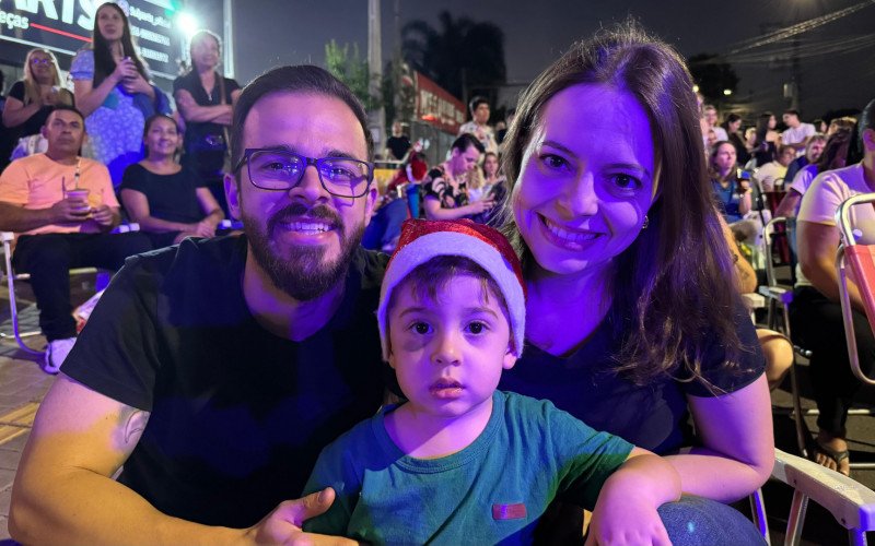 Lilian Pedroti com o marido Douglas Lopes e filho Vicente
