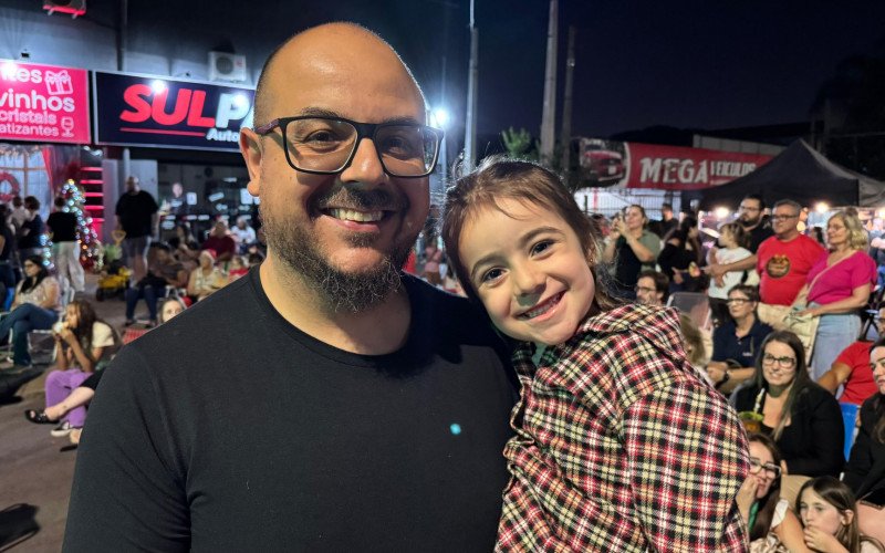 Douglas Cassius com a filha Agnes 