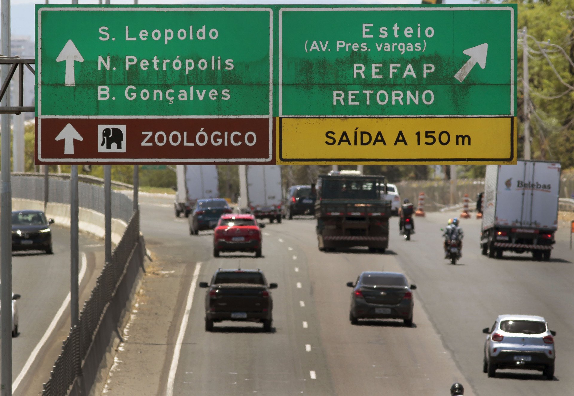 Alargamento do viaduto da Refap e da Trensurb, no
limite de Esteio com Canoas, junto ao acesso à Refap,
onde o trem cruza de um lado para outro | abc+