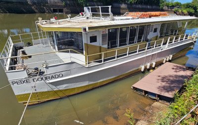 Um ano após chegar no município, barco-escola Peixe Dourado ainda não começou a navegar