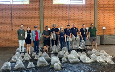 Secretaria da Agricultura realiza entrega de mais de 10 mil alevinos para produtores de Gramado