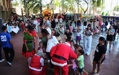 Natal Solidário da IENH reúne crianças, jovens e idosos em tarde de integração e solidariedade