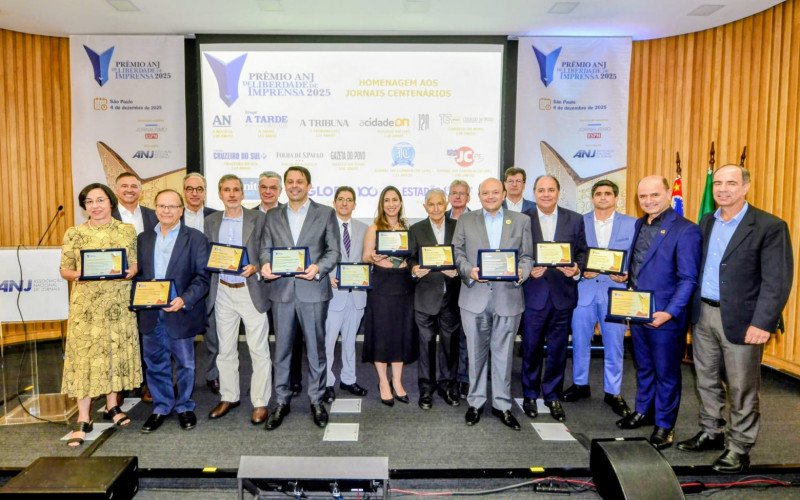 Jornais centenários foram homenageados pela ANJ no último encontro de 2025