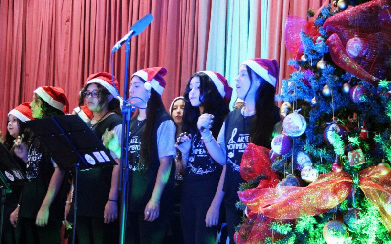 Natal Solidário contou com apresentação musical das meninas do projeto Arte em Movimento