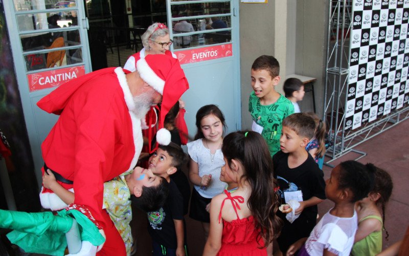 Papai Noel fez a alegria da garotada