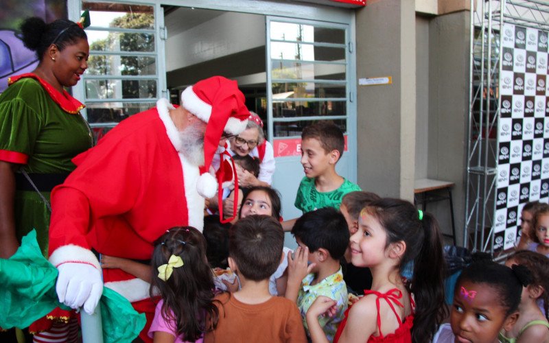 Papai Noel fez a alegria da garotada