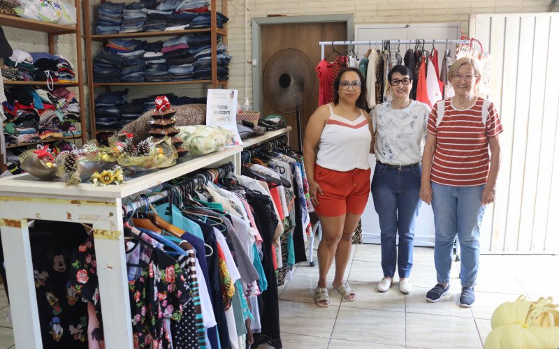 Voluntárias Andréia, Maria Lúcia e Regina, da Paróquia Nossa Senhora de Fátima, convidam para o Brechó Beneficente | abc+
