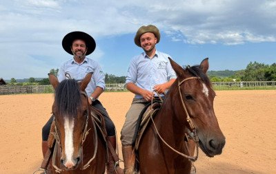 Doma do cavalo crioulo passa de pai para filho em Novo Hamburgo