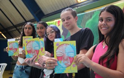 Estudantes de escola de Novo Hamburgo lançam livro com contos de fantasia, terror e suspense