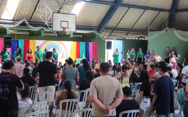 Lançamento e sessão de autógrafos ocorreu na manhã deste sábado (6) | abc+
