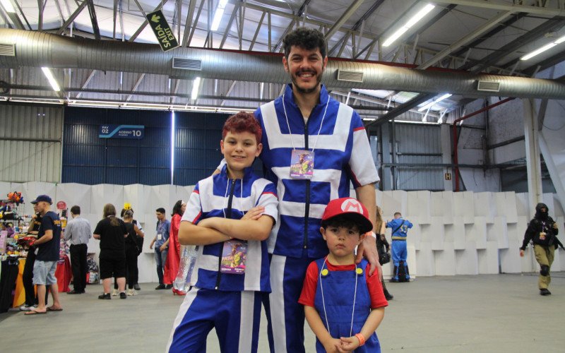 Anderson Nunes (36) veio de Porto Alegre com os filhos Arthur e Aquiles 